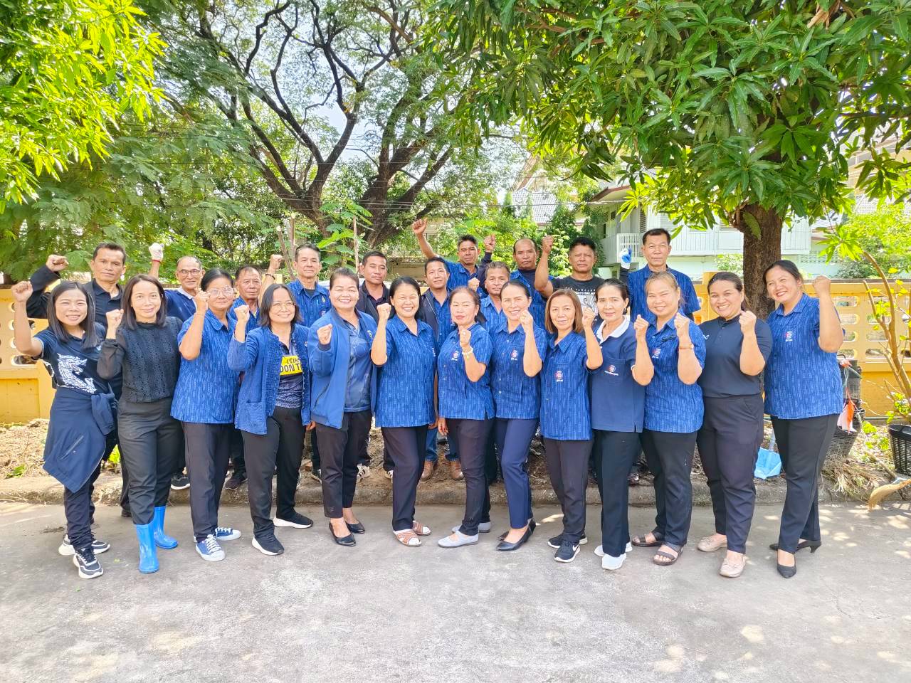 ผู้นำอาสาพัฒนาชุมชน (อช.) อำเภอเมืองอุดรธานี ดำเนินการปรับปรุงภูมิทัศน์บ้านพักพัฒนาการจังหวัดอุดรธานี 