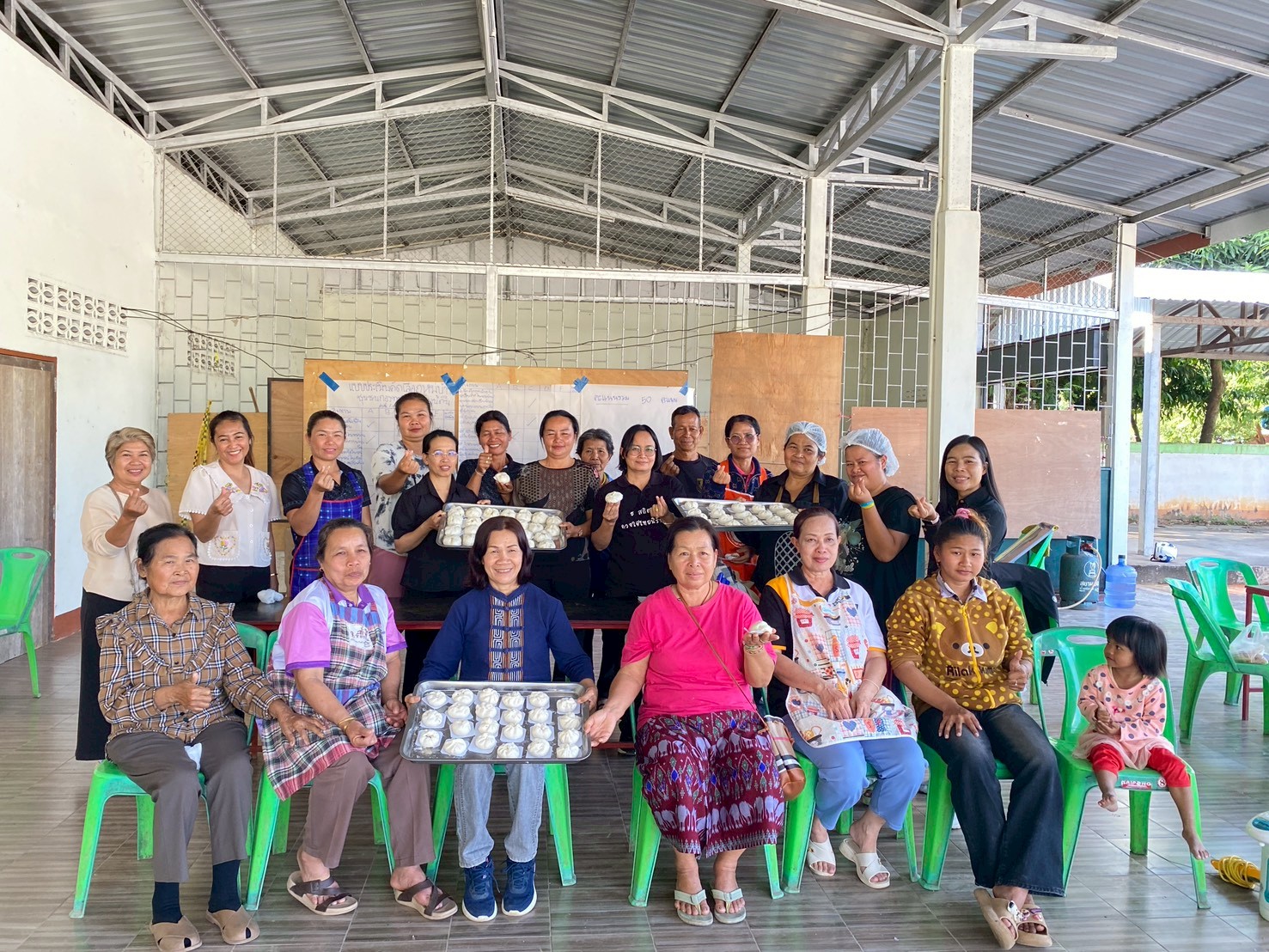 โครงการเตรียมความพร้อมหมู่บ้านแพร่ระบาดยาเสพติดพัฒนาสู่หมู่บ้านต้นกล้ากองทุนแม่ของแผ่นดิน 