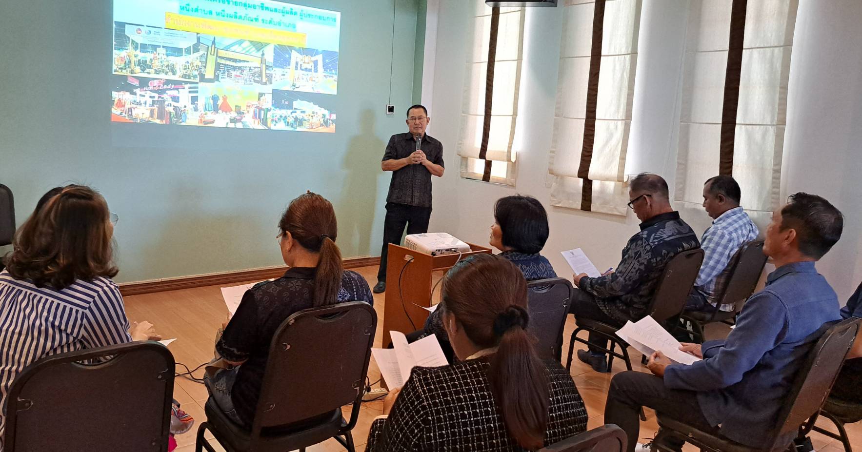 ประชุมเชิงปฏิบัติการพัฒนาศักยภาพเครือข่ายกลุ่มอาชีพ และผู้ผลิต ผู้ประกอบการหนึ่งตำบล หนึ่งผลิตภัณฑ์ ระดับอำเภอ