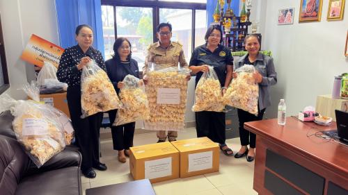 สำนักงานสรรพสามิตพื้นที่อุดรธานีมอบดอกไม้จันทน์ เพื่อร่วมแสดงความอาลัยและน้อมถวายความอาลัยในพระราชพิธีถวายพระเพลิงพระบรมศพ
